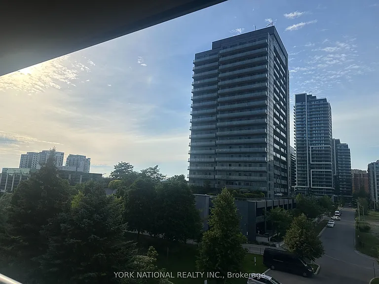 39 Oneida Cres #408 — Photo 17