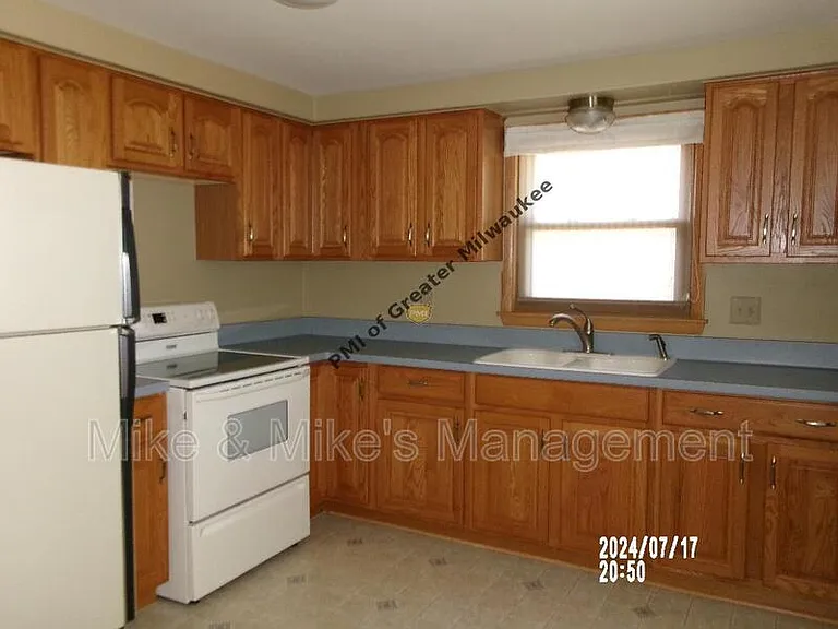 2551 S 68th St — Photo 2