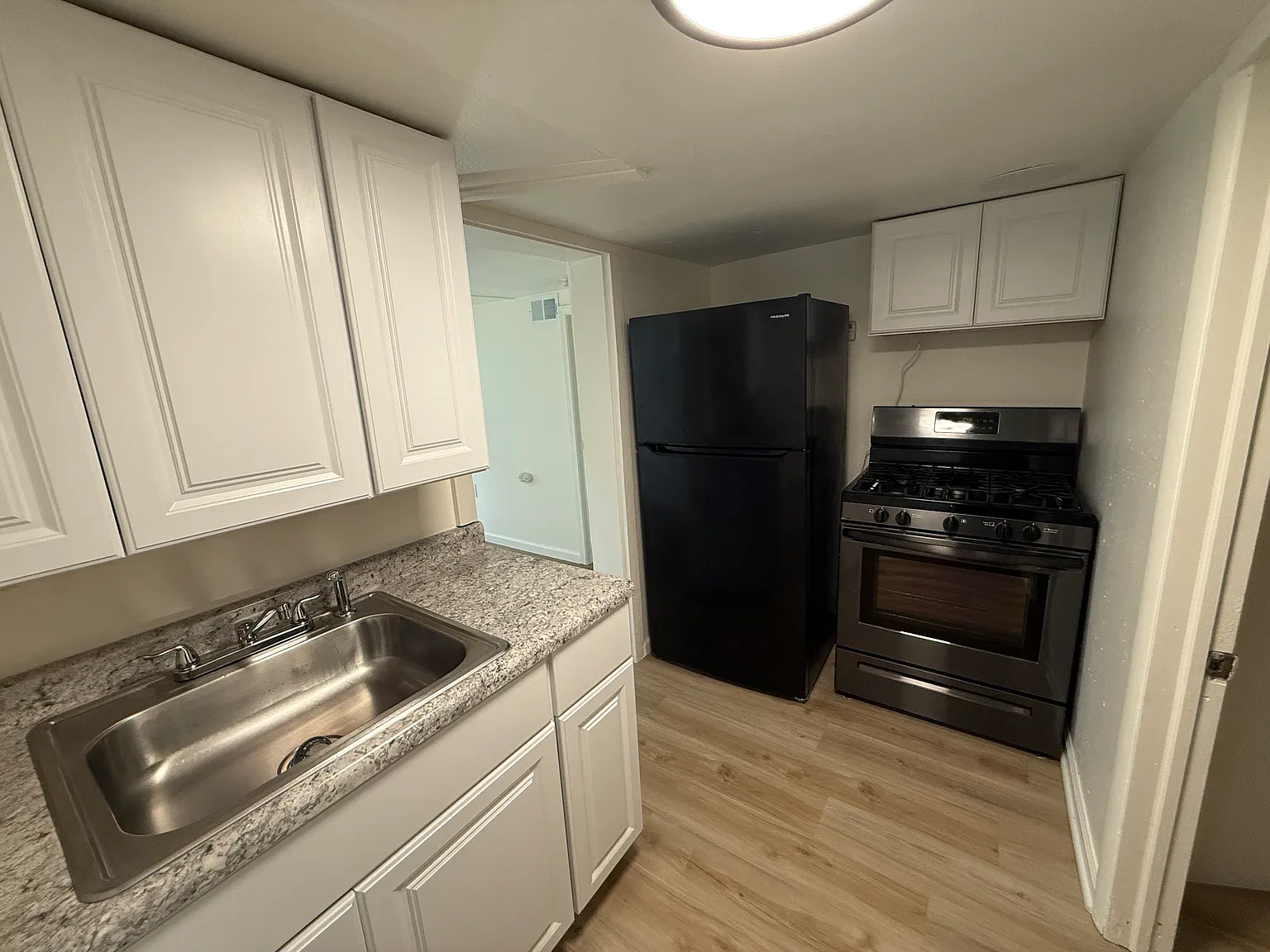 1 bed, 400 sqft, $950 — Photo 3