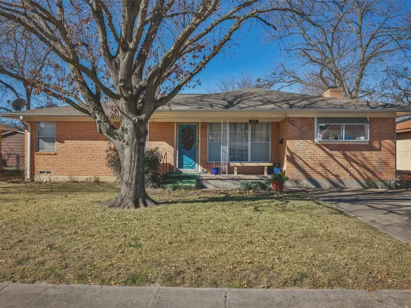 405 Meadow Dr, Gainesville, TX 76240