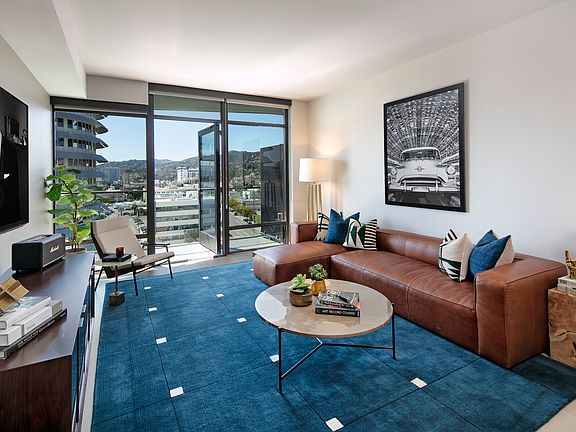 2nd image of 1755 Argyle Ave #1205