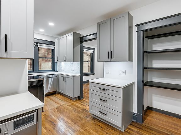 3rd image of 4512 Chouteau Ave #1W