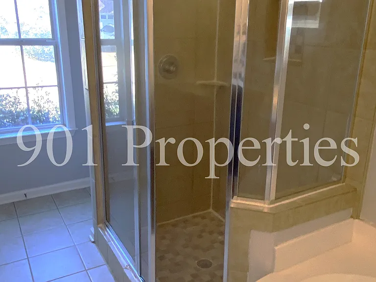 1120 Averett Ln — Photo 8