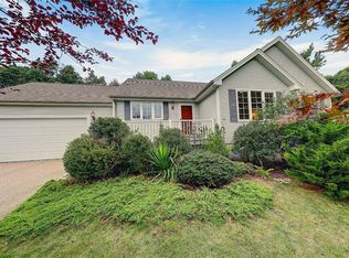 33 Dawn Ct, South Kingstown, RI 02879