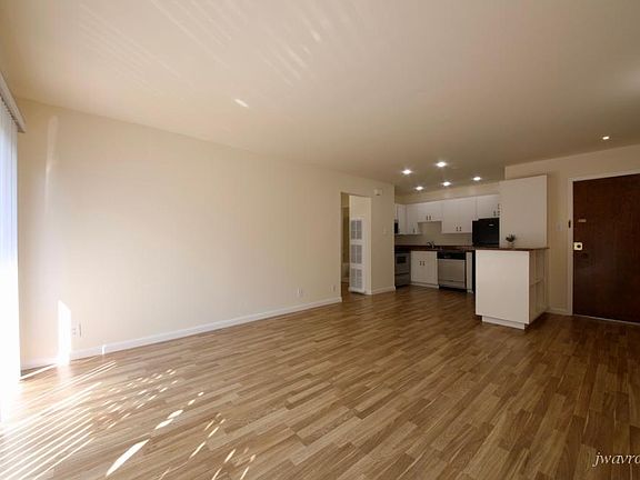 2nd image of 1915 Greenwich St APT 5