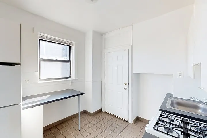 Maple Court — Photo 12