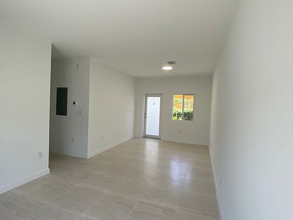5th image of 855 SW 1st St #855