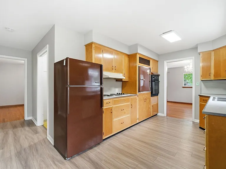 3233 Brady Ln — Photo 14