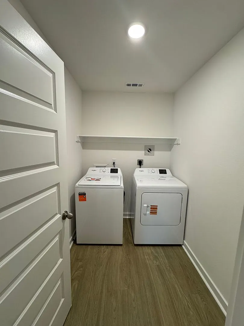 4 bed, 2.0 bath, 1884 sqft, $2,400 — Photo 4