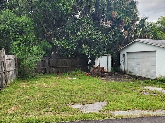 4th image of 139 NE 9th St