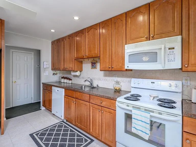 395 Cook Rd — Photo 2