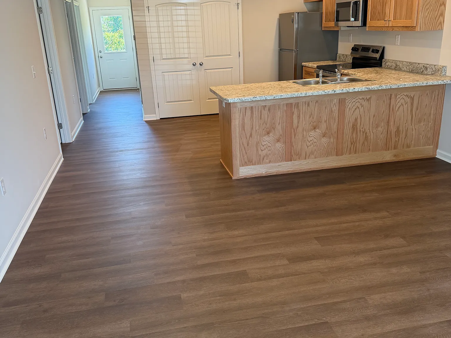 3 bed, 1.5 bath, 1025 sqft, $1,400 — Photo 2