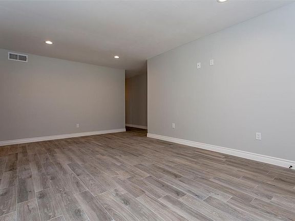 4th image of 12633 Memorial Dr APT 129