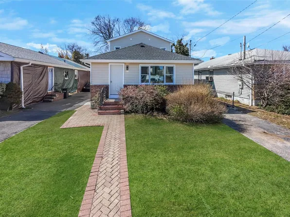 37 Lancaster Place, Hempstead, NY 11550