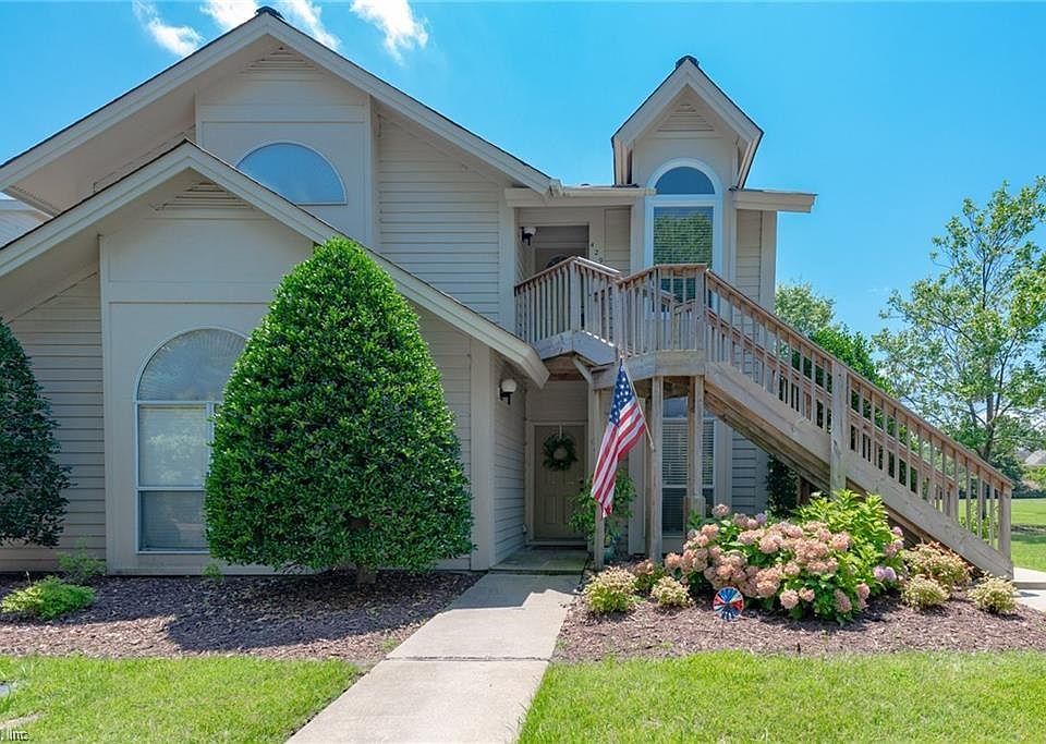 1st image of 429 E Lake Cir