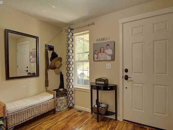 4th image of 618 SE 11th Ave