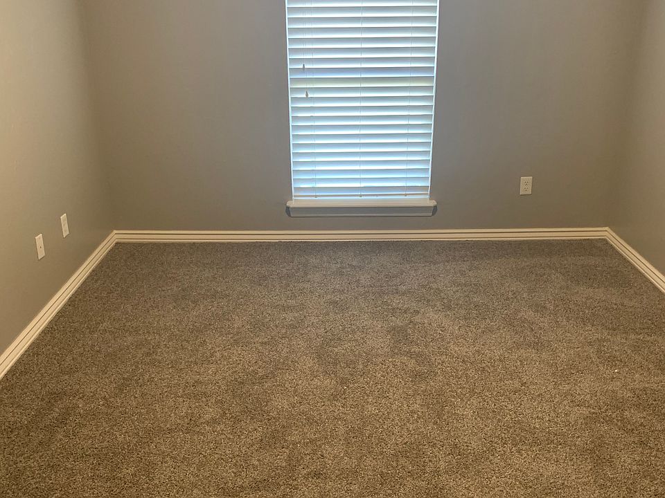 1st image of 805 Samantha Ln