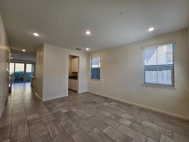 8013 Avanti Dr — Photo 5