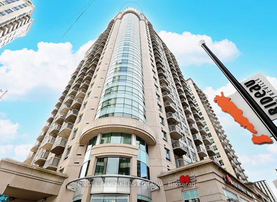 1st image of 234 Rideau St #902