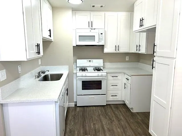 426 N Buena Vista St #1 — Photo 8