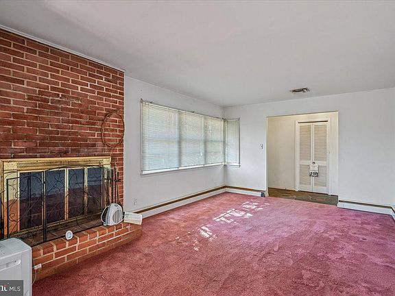 5th image of 305 River Bend Rd