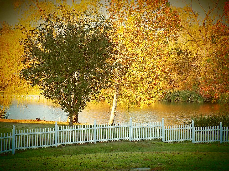 1st image of 352 Riverview Dr
