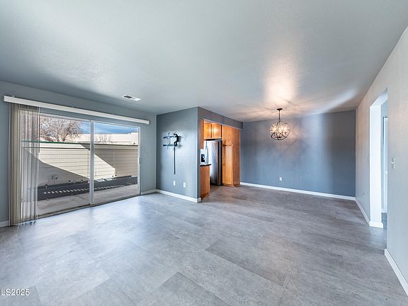 3rd image of 2679 Sycamore Glen Dr APT 4
