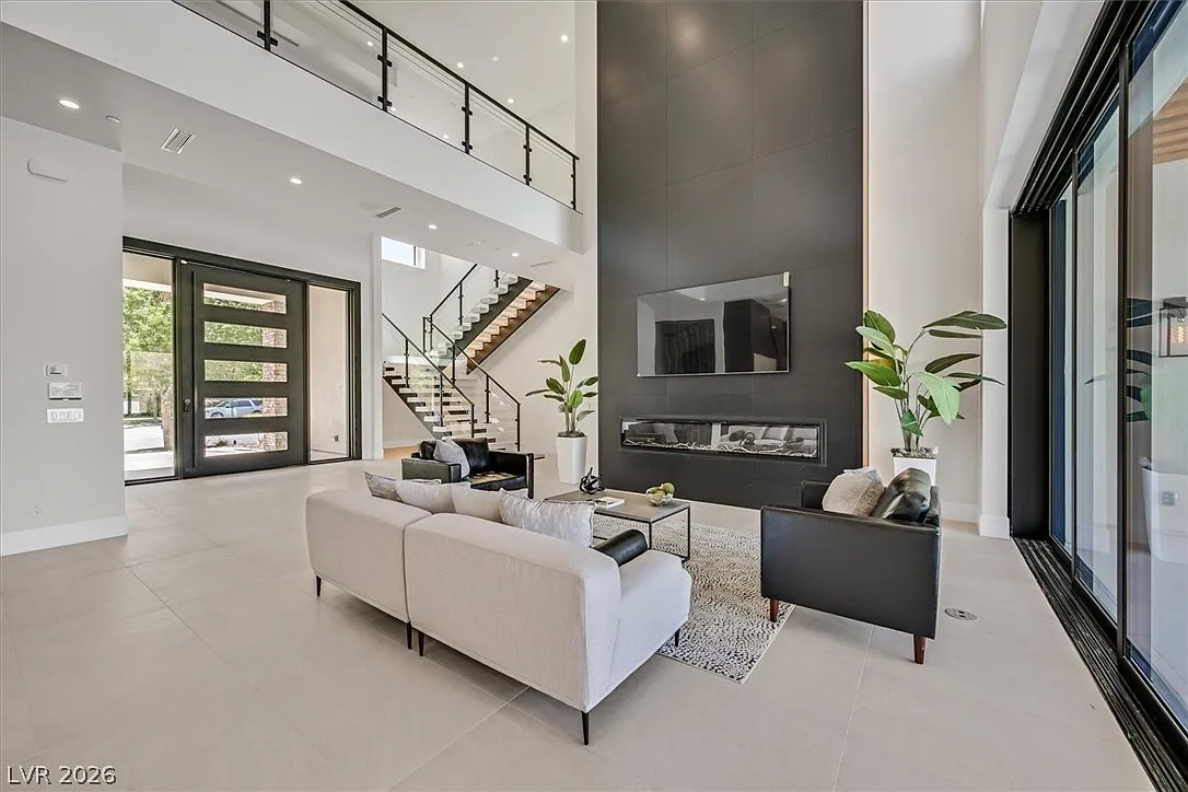 4 bed, 7.0 bath, 7211 sqft, $24,000 — Photo 4