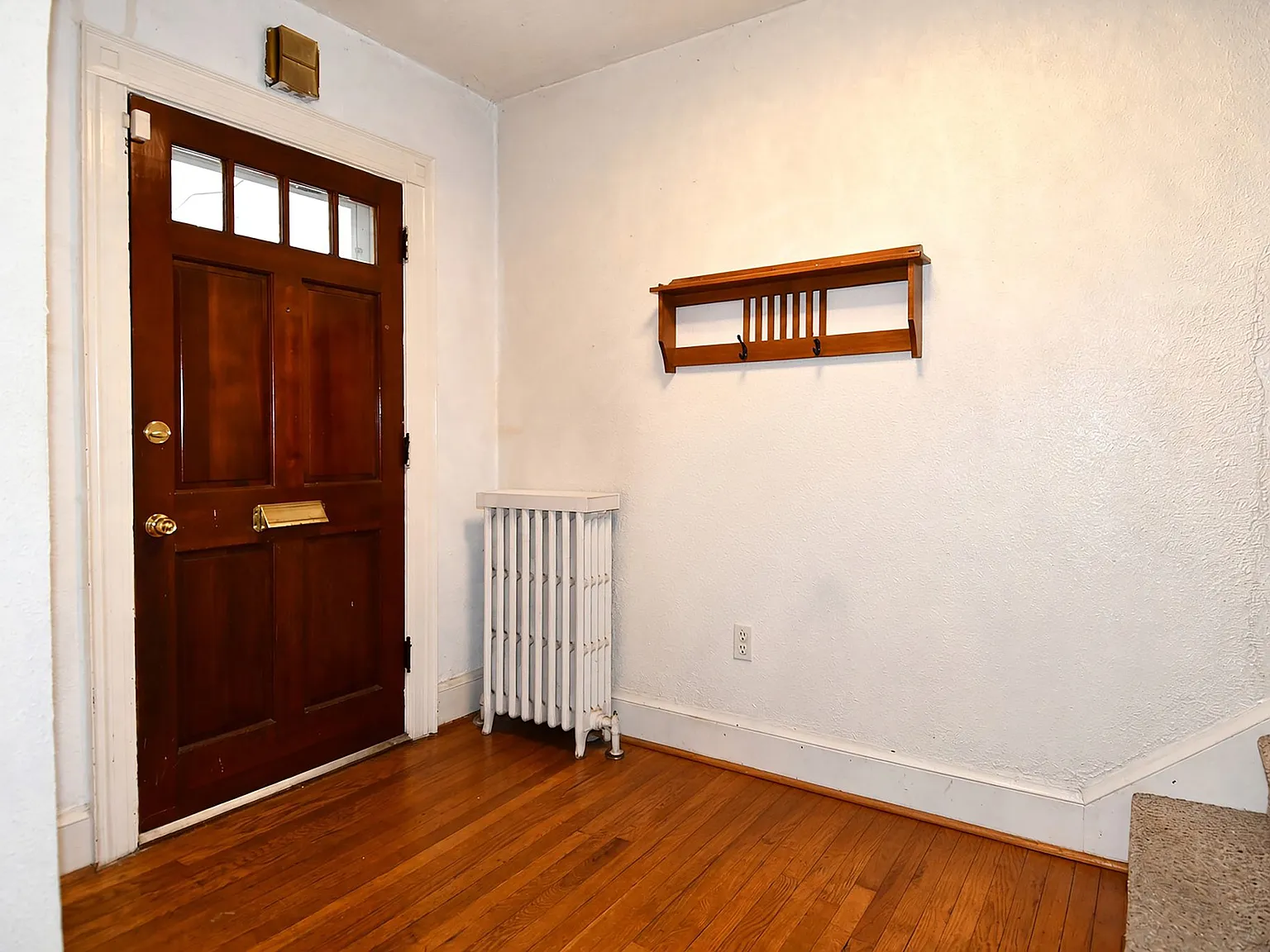Beautiful three level Townhouse near CUA/Brookland. Private yard with detached garage — Photo 4
