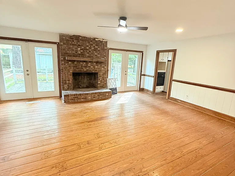1493 Foxhall Dr — Photo 2