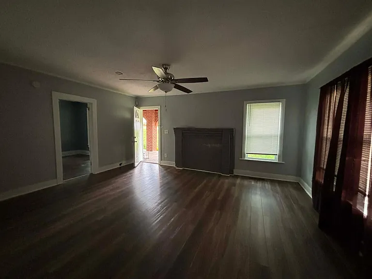 209 E Parker St — Photo 5
