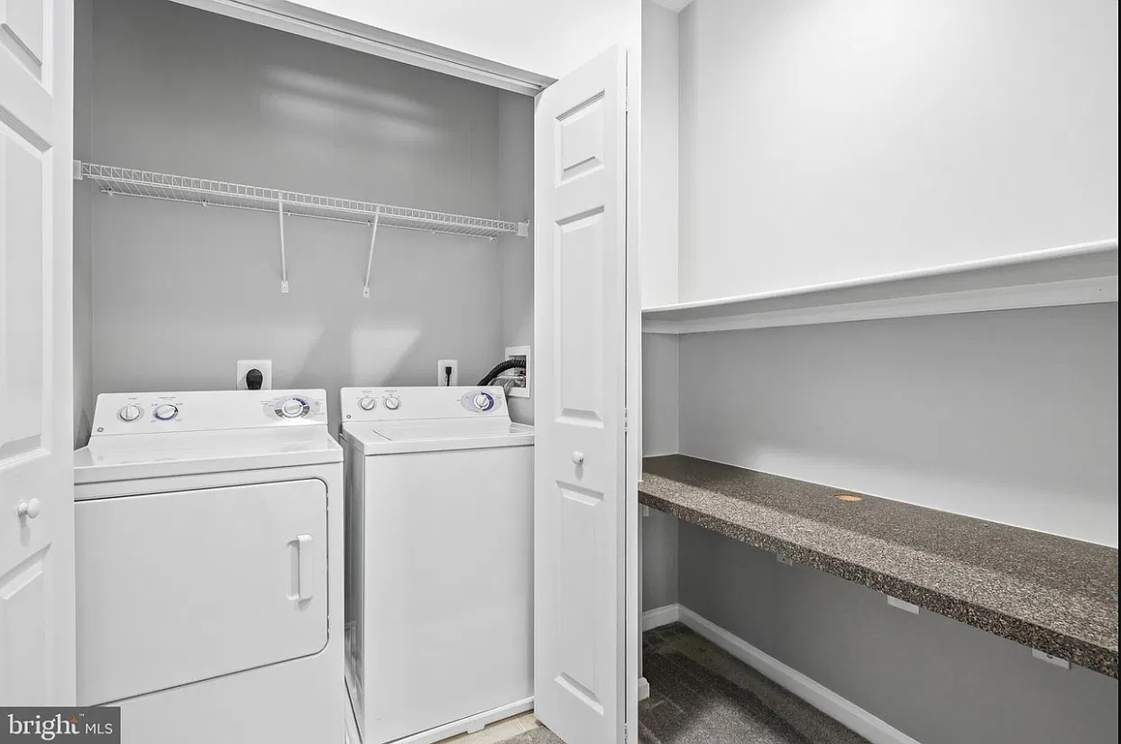 1 bed, 744 sqft, $2,098 — Photo 2