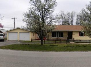 505 E 1st Ave, Caney, KS 67333