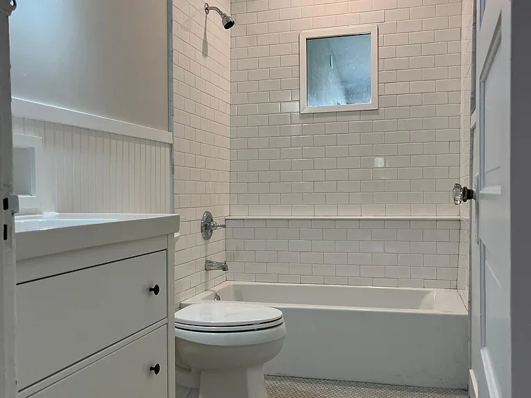 439 N Emerson St — Photo 24