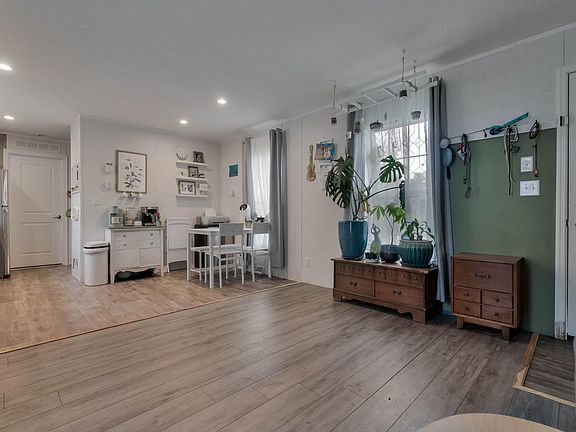 3rd image of 10 Primrose Lane