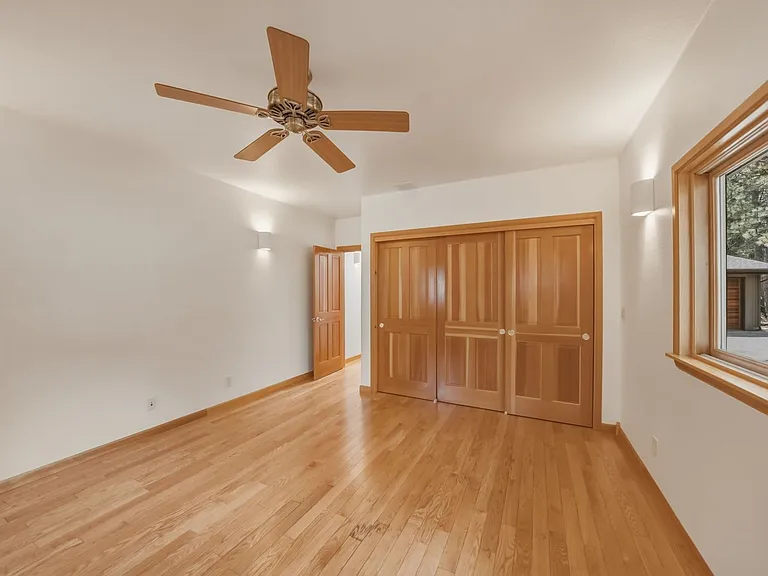 637 NW Silver Buckle Rd — Photo 18