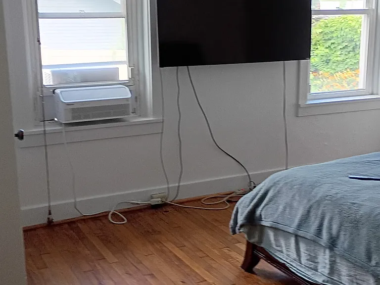 574 Peebles St — Photo 7