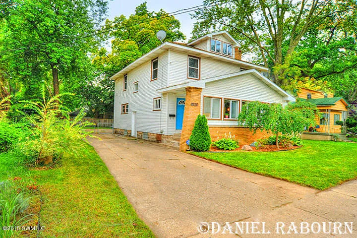 1338 Hall St SE photo 1