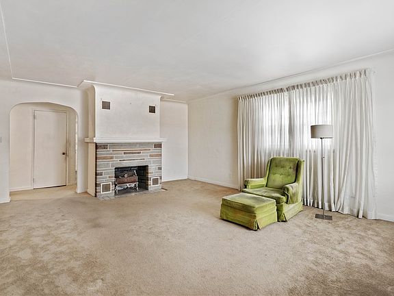 2nd image of 1005 Dennis Ave