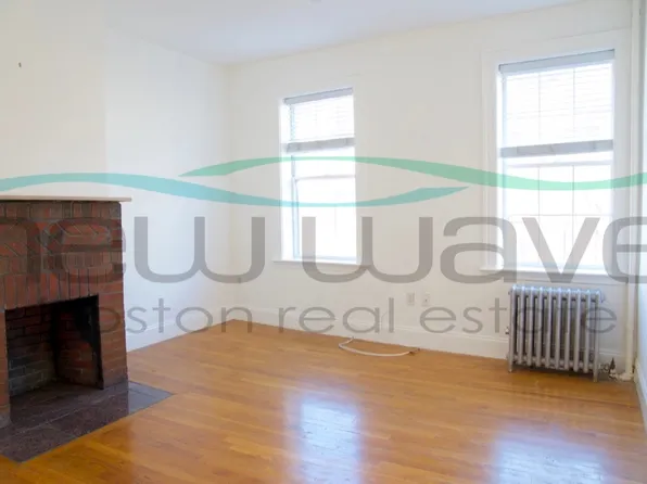 24 Phillips St, Boston, MA