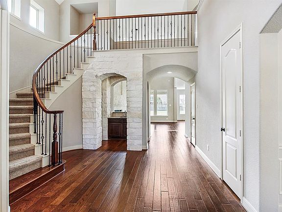 4th image of 27511 Gladway Manor Dr
