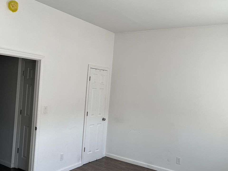 1st image of 3122 Jerome Ave #3