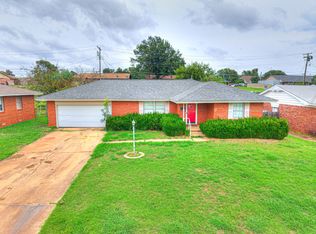 1212 Lynnwood Dr, Lindsay, OK 73052