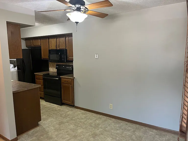 3027 W Capital Ave #33 — Photo 12