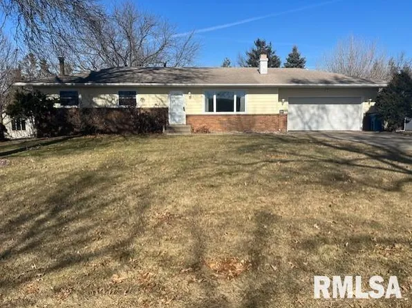 508 W Mulberry Ln, Long Grove, IA 52756