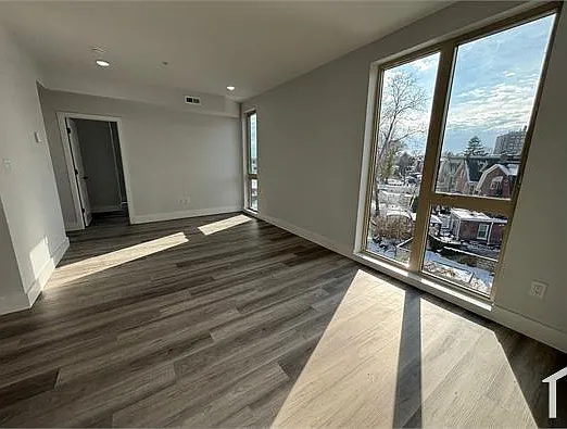 2 bed, 700 sqft, $1,750 — Photo 2