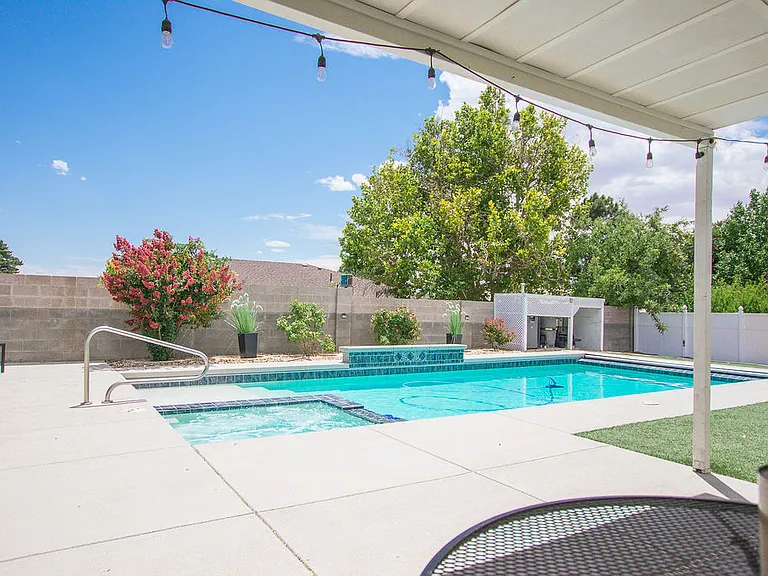9514 Avenida Del Oso NE — Photo 50