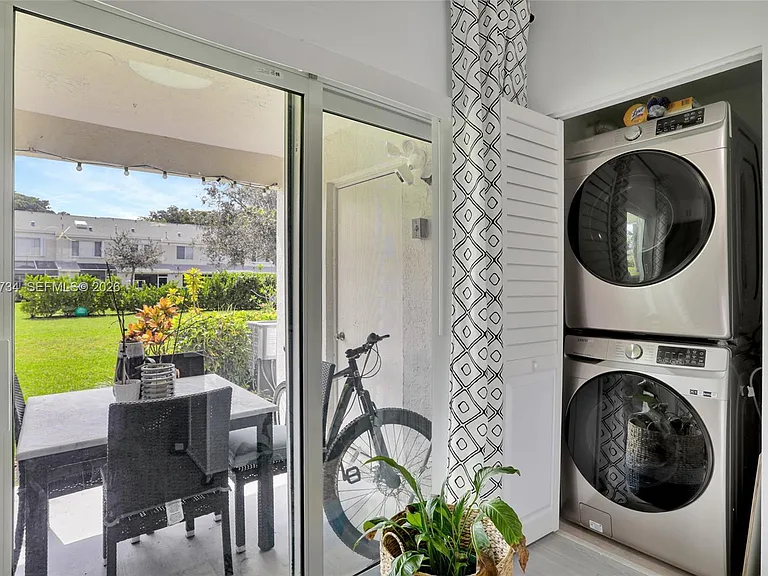 7921 Sanibel Dr #7921 — Photo 5