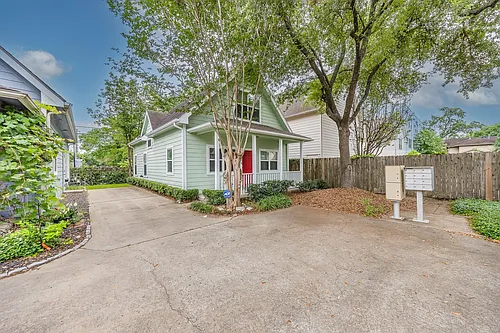 1318 Dennis St Photo 1