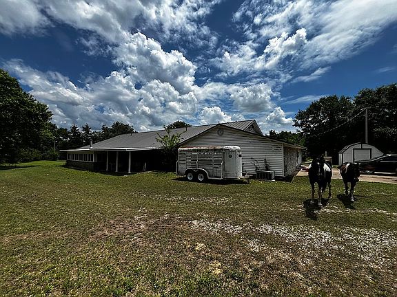 5th image of 2602 Andrea Ln